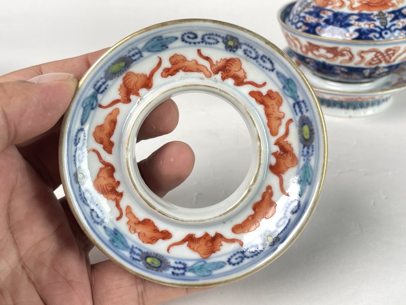 清光绪 青花矾红彩人物八宝纹盖碗一对 - 图11