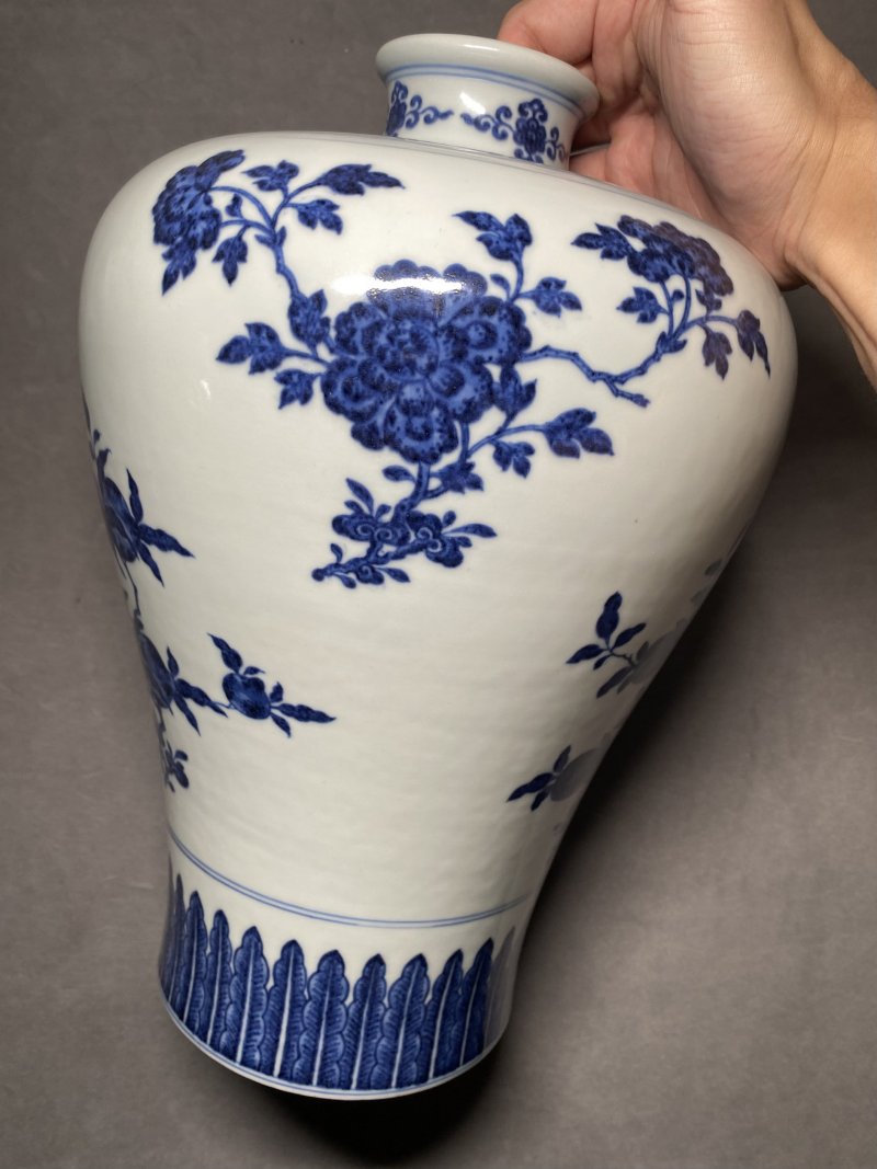 清乾隆 青花折枝花果纹梅瓶 - 图21