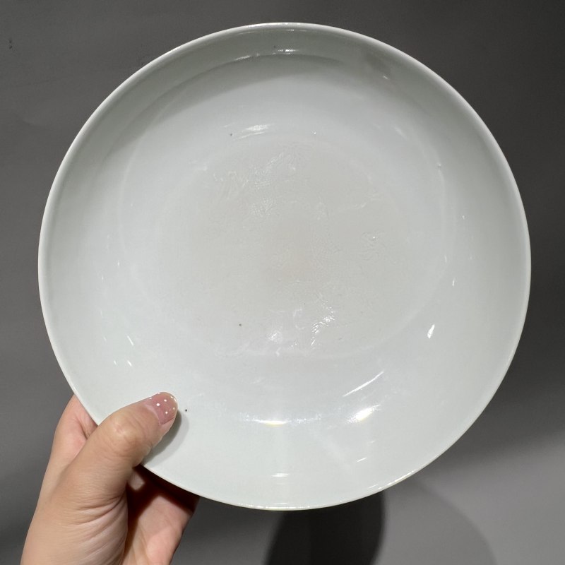 清康熙 白釉暗刻龙纹大盘 - 图6