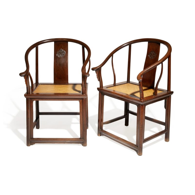 清十八世紀 雞翅木圈椅成對 | A pair of Chinese jichimu horseshoe-back armchairs, quanyi