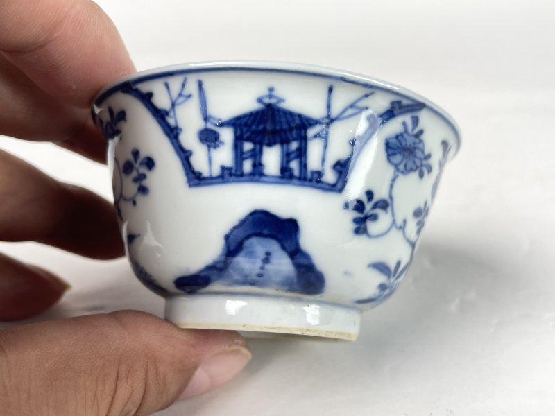 清康熙 青花洞石花卉楼阁杯 - 图4