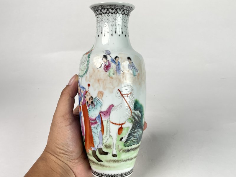 民国 珐琅彩人物故事图瓶 - 图3