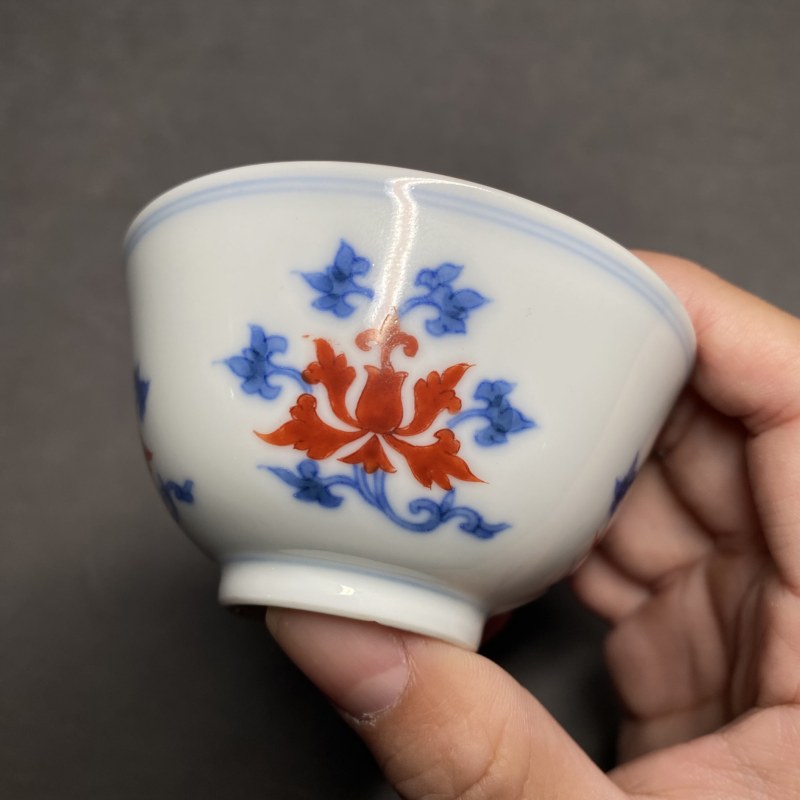 清雍正 青花矾红宝相花纹杯 - 图8