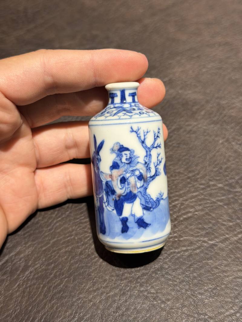 清 青花釉里红人物图鼻烟壶一对 - 图3