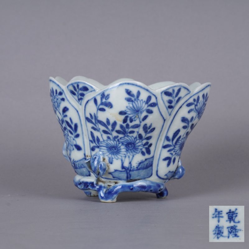 清晚期 青花花卉纹玉兰花杯 - 图1