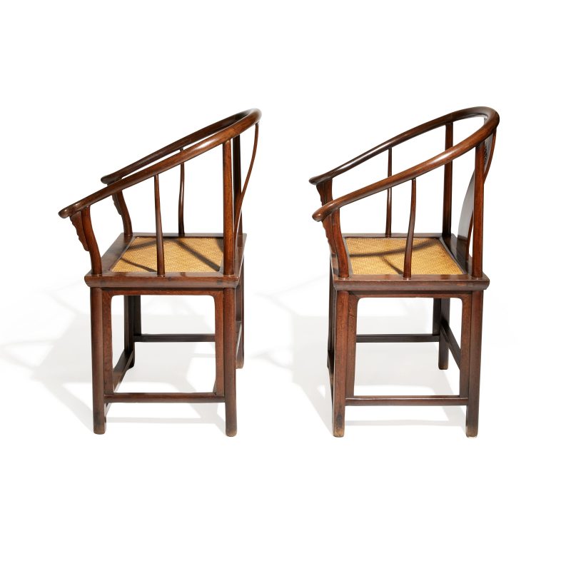 清十八世紀 雞翅木圈椅成對 | A pair of Chinese jichimu horseshoe-back armchairs, quanyi - 图2