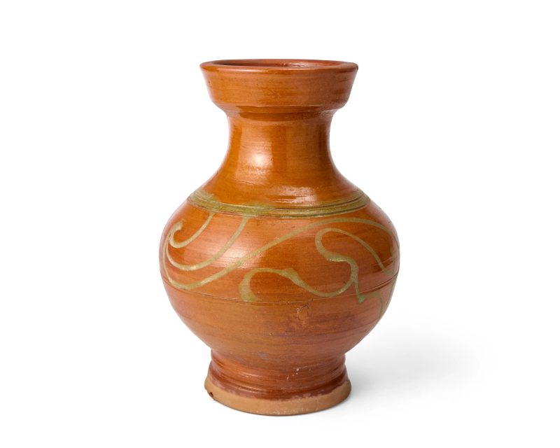 二十世紀 漢代風格黃釉瓶，壺 | A Chinese Han-style amber-glazed vase, hu