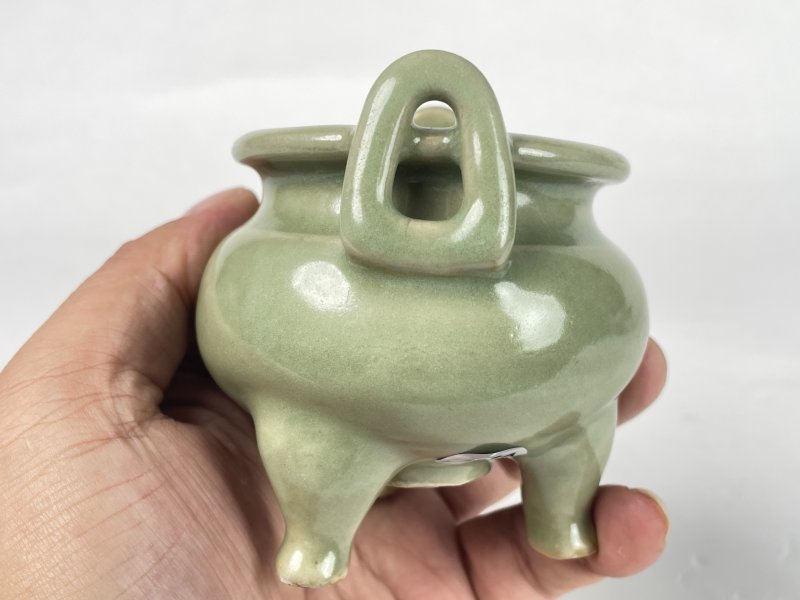 清 仿龙泉双耳炉 - 图3
