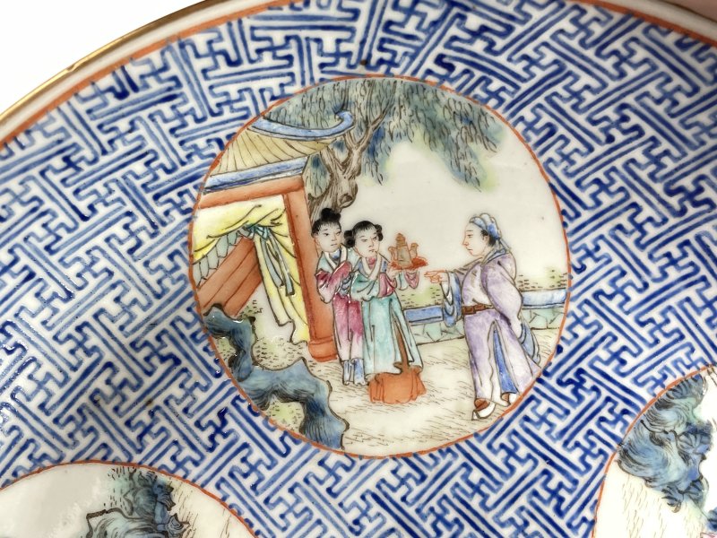 清中期 蓝料彩开窗粉彩西厢记人物故事图盘一对 - 图12