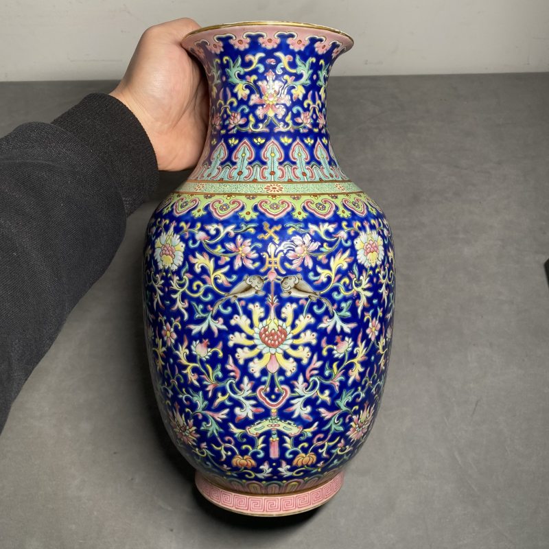 清道光 蓝地粉彩年年吉庆纹灯笼尊 - 图21