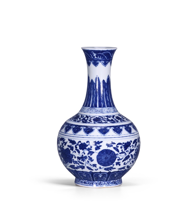 清宣统 青花缠枝莲纹赏瓶 - 图1