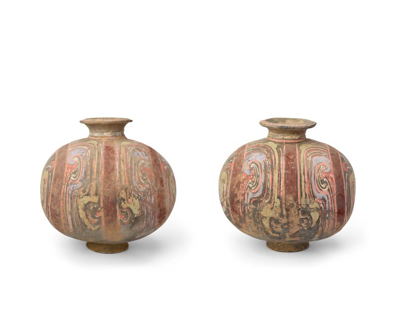 漢 彩繪陶繭形壺 | A pair of Chinese painted pottery 'cocoon' jars - 图1