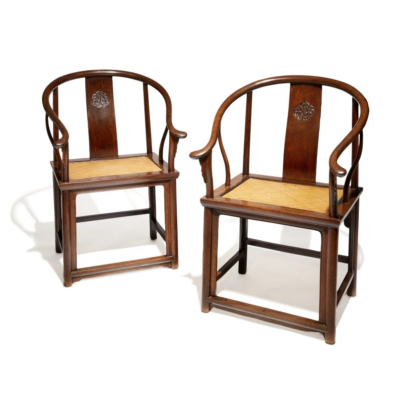 清十八世紀 雞翅木圈椅成對 | A pair of Chinese jichimu horseshoe-back armchairs, quanyi - 图3