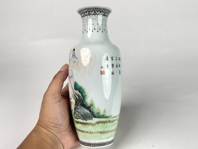 民国 珐琅彩人物故事图瓶 - 图4