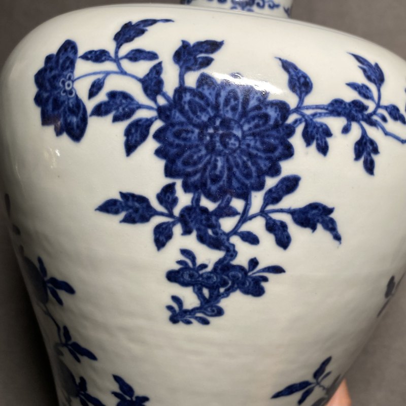 清乾隆 青花折枝花果纹梅瓶 - 图23
