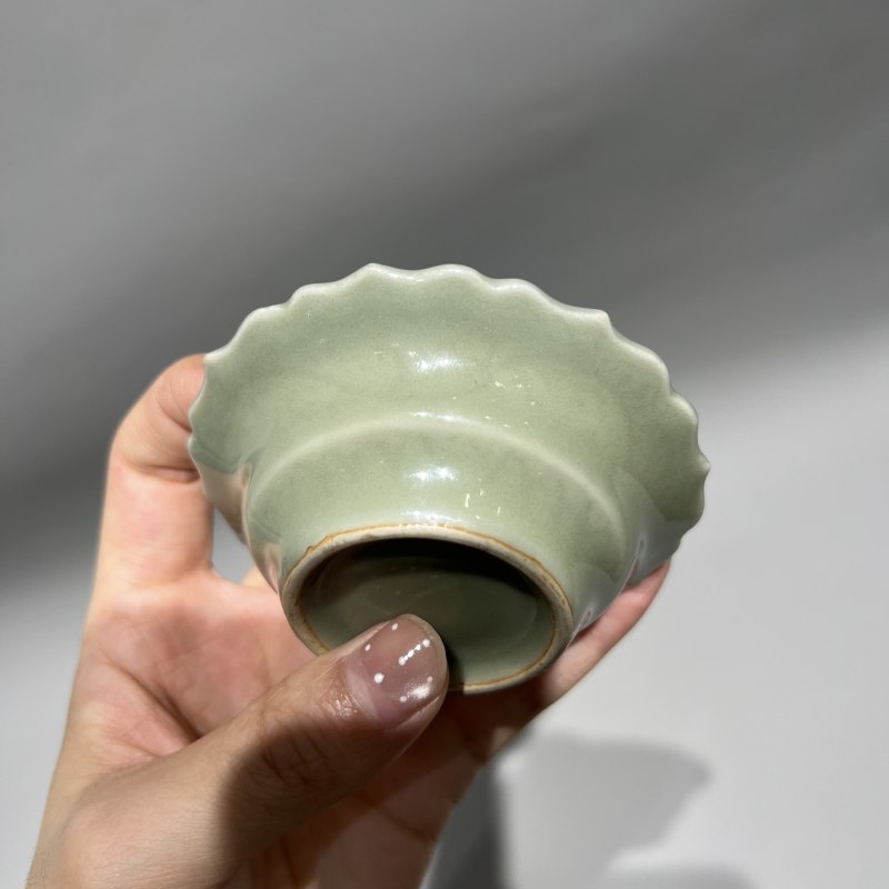 明宣德 仿龙泉窑青花花卉纹花口盏 - 图7