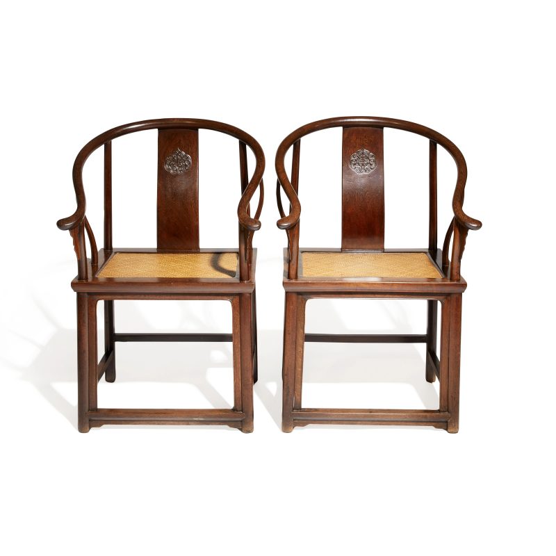 清十八世紀 雞翅木圈椅成對 | A pair of Chinese jichimu horseshoe-back armchairs, quanyi - 图4