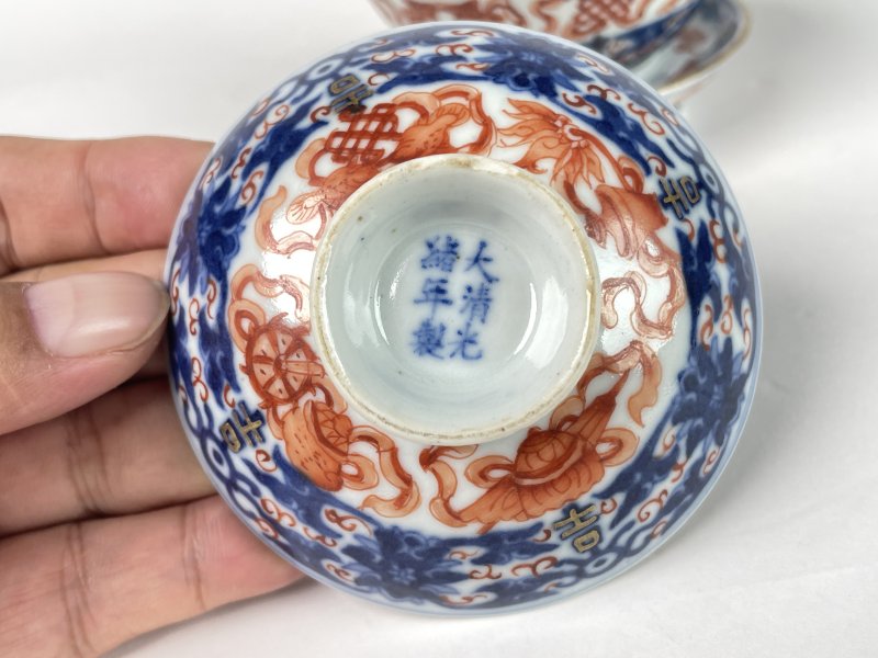 清光绪 青花矾红彩人物八宝纹盖碗一对 - 图13