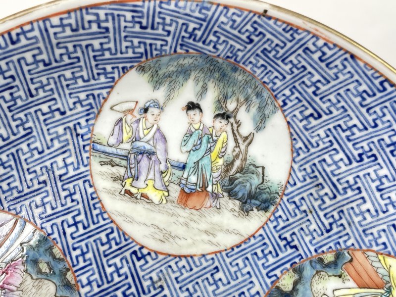清中期 蓝料彩开窗粉彩西厢记人物故事图盘一对 - 图13