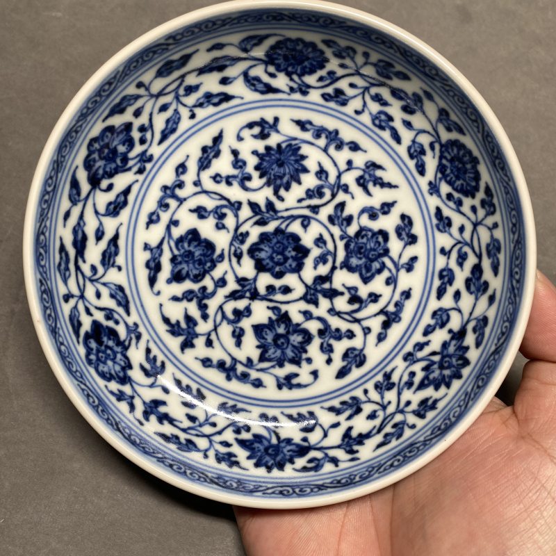 清雍正 青花缠枝花卉纹盘 - 图5