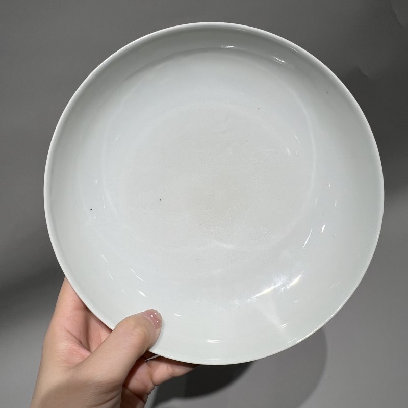 清康熙 白釉暗刻龙纹大盘 - 图7
