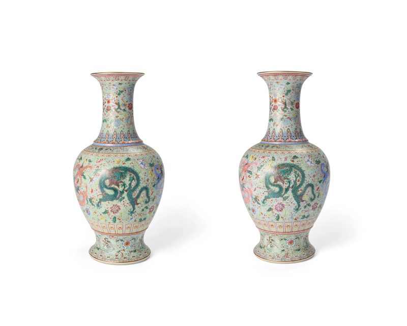 二十世紀 粉彩龍紋瓶一對，礬紅「乾隆年製」寄託款 | A pair of Chinese famille rose ‘dragons’ baluster vases