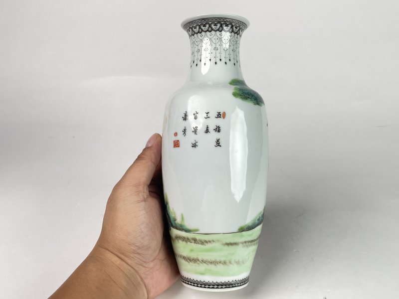 民国 珐琅彩人物故事图瓶 - 图5