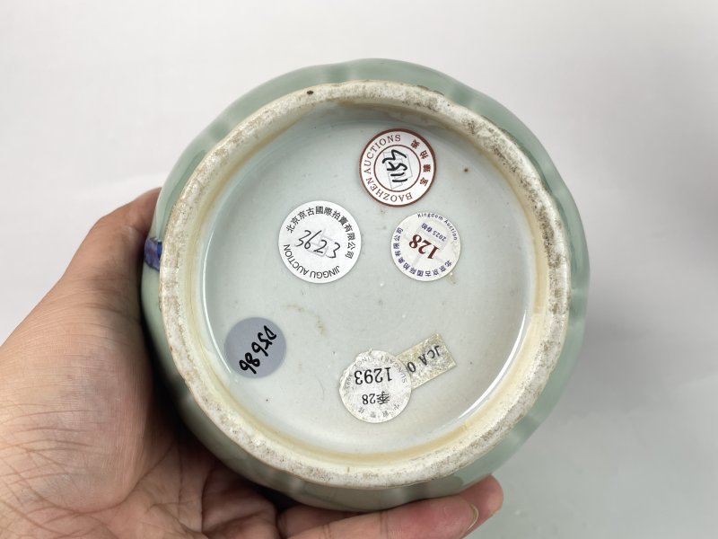 清乾隆 青花釉里红佛手花囊 - 图10