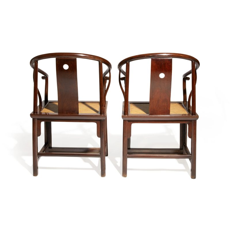 清十八世紀 雞翅木圈椅成對 | A pair of Chinese jichimu horseshoe-back armchairs, quanyi - 图5