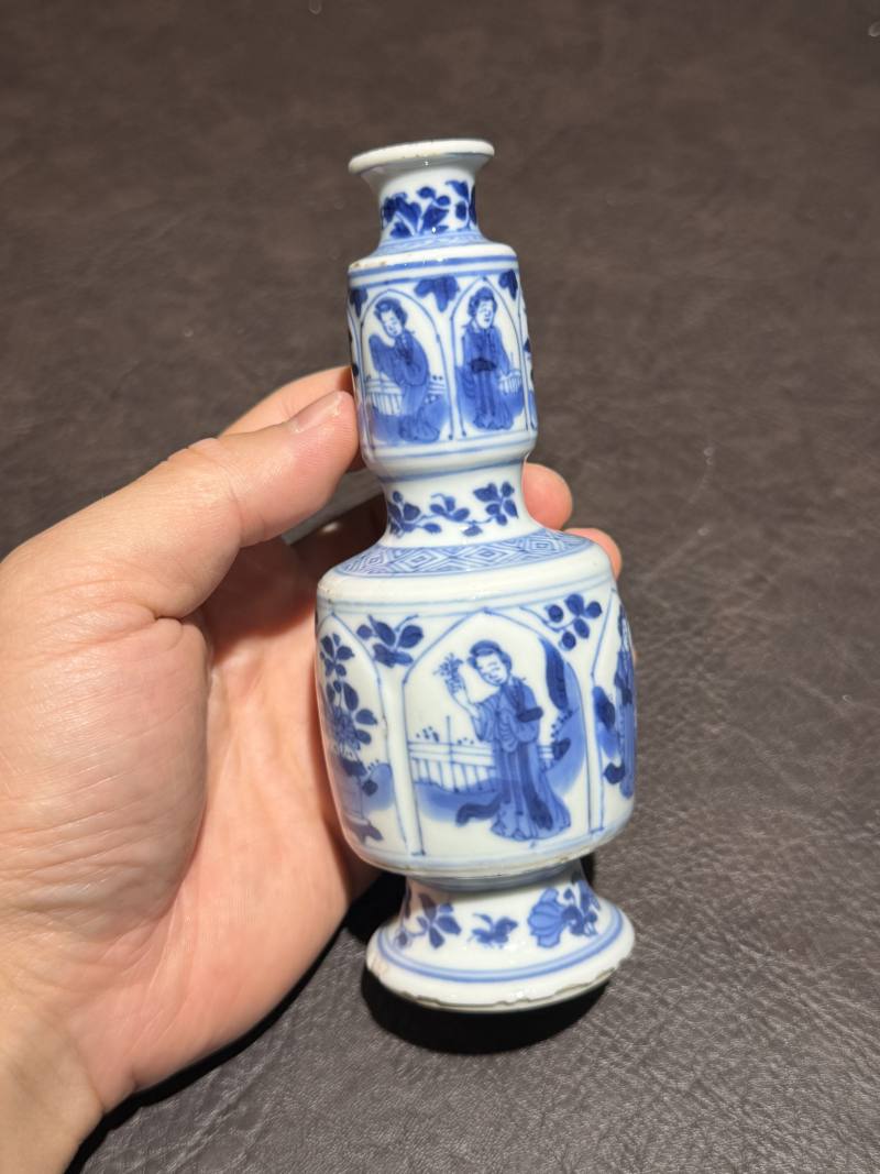 清康熙 青花仕女图瓶 - 图3
