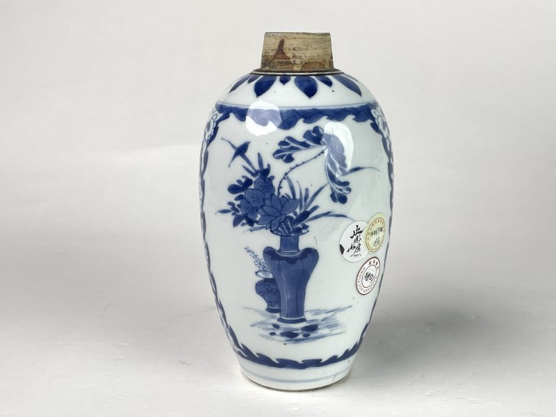 清康熙 青花开光花卉纹梅瓶 - 图4