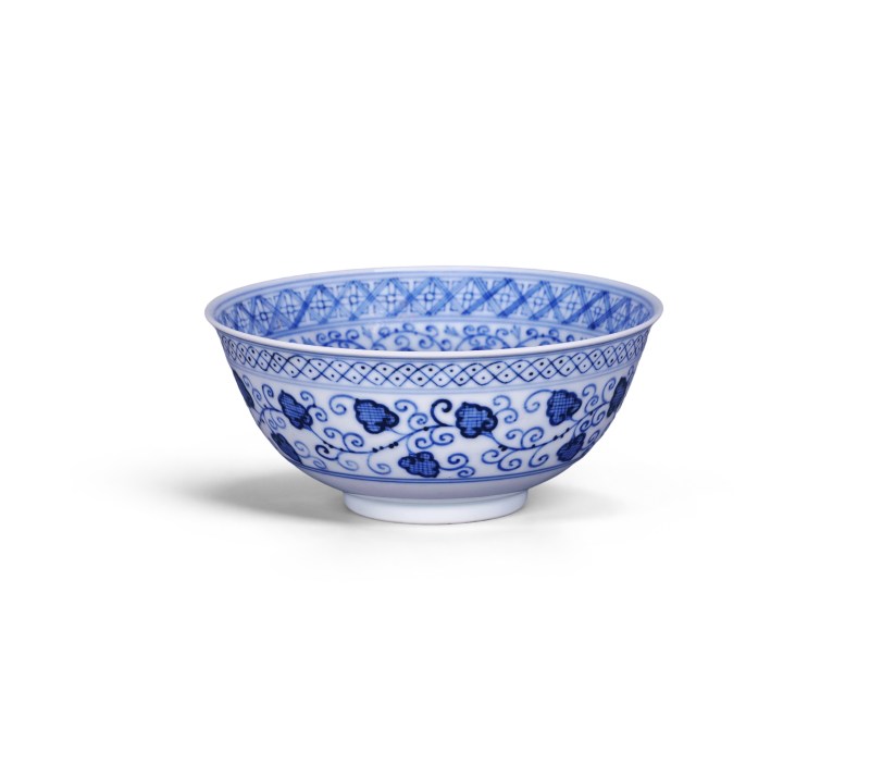 清道光 仿永乐青花苜蓿花纹碗