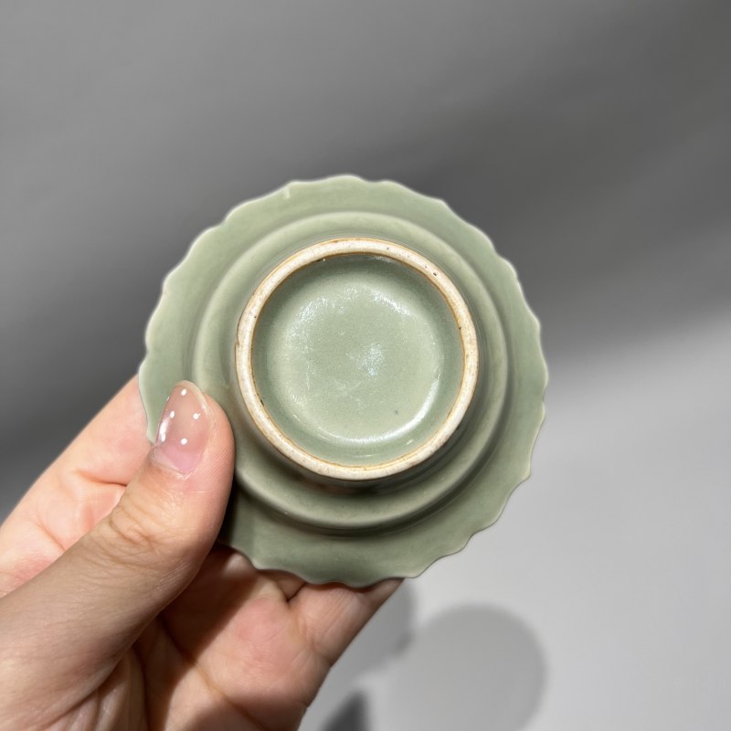 明宣德 仿龙泉窑青花花卉纹花口盏 - 图9