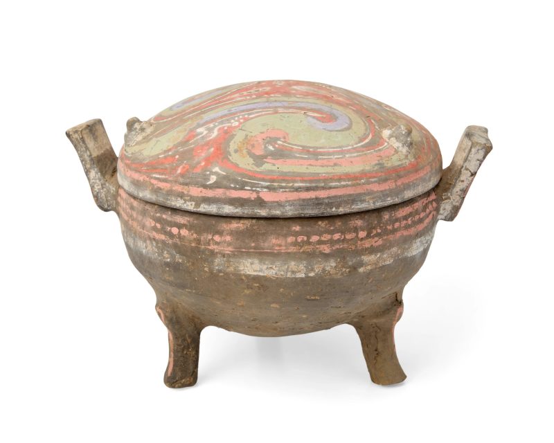 漢 彩繪陶鼎 | A Chinese painted pottery ritual food warming vessel and cover, ding - 图1