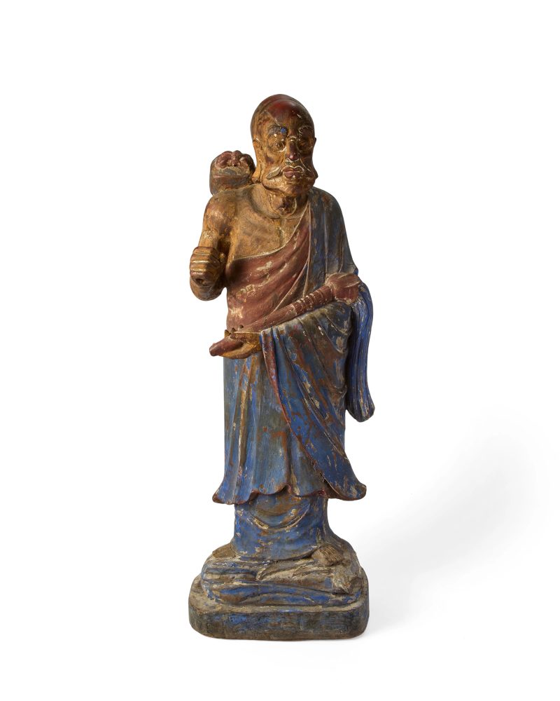 明晚期十六十七世紀 大型木胎漆彩羅漢像 | A large Chinese lacquered wood figure of a luohan