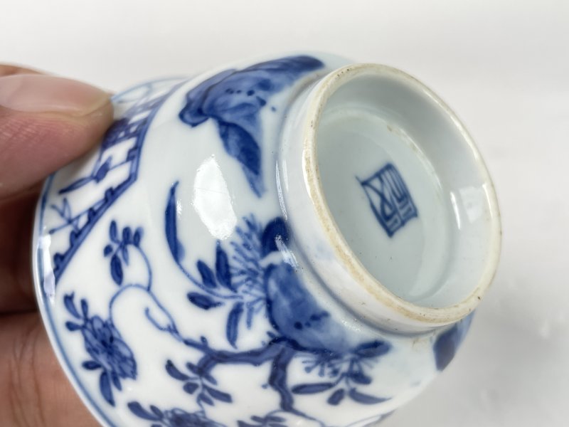 清康熙 青花洞石花卉楼阁杯 - 图8