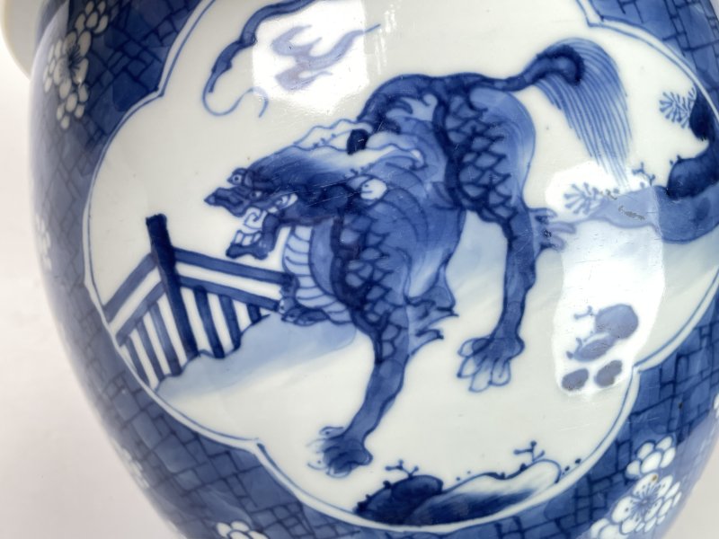 清康熙 青花冰梅开光瑞兽纹卷缸 - 图8