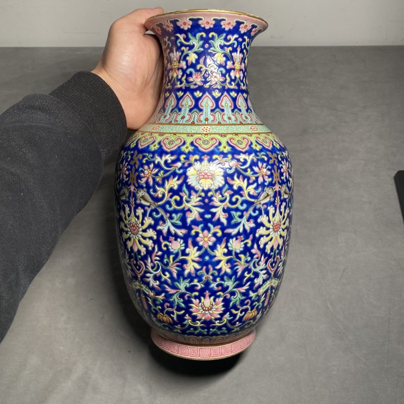 清道光 蓝地粉彩年年吉庆纹灯笼尊 - 图24