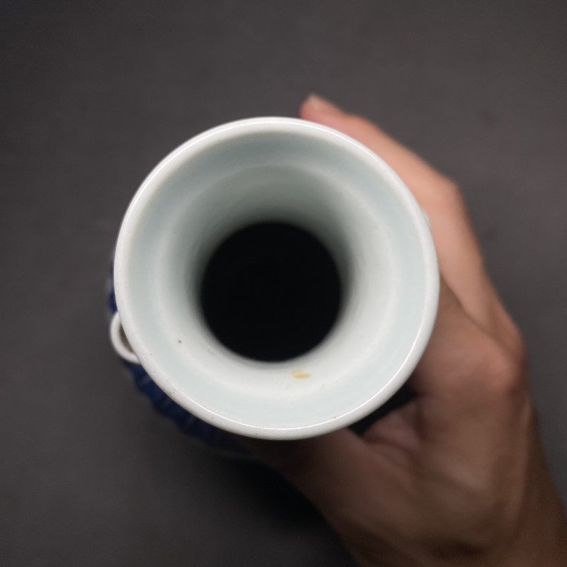 清乾隆 青花缠枝花卉纹贯耳瓶 - 图15