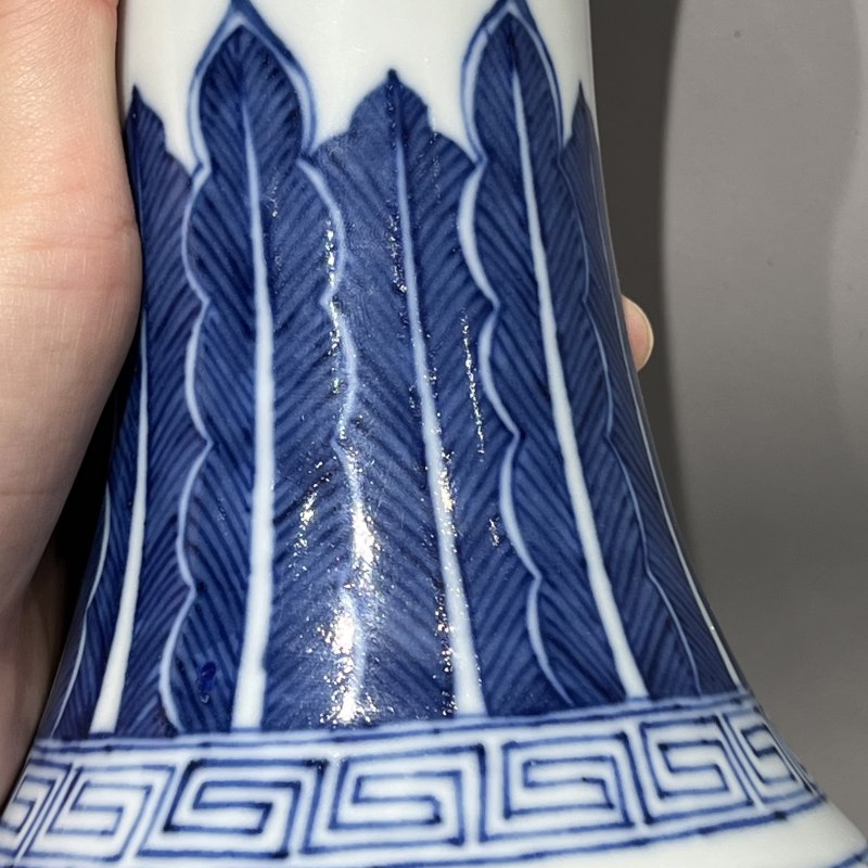 清宣统 青花缠枝莲纹赏瓶 - 图4