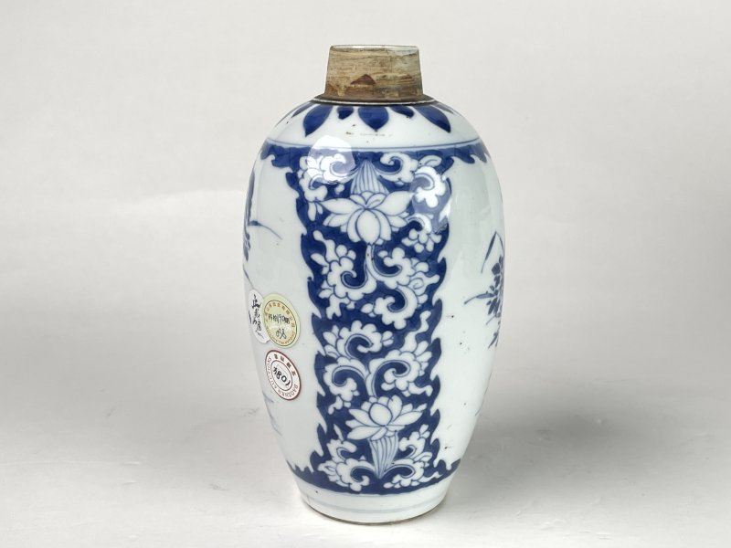 清康熙 青花开光花卉纹梅瓶 - 图5