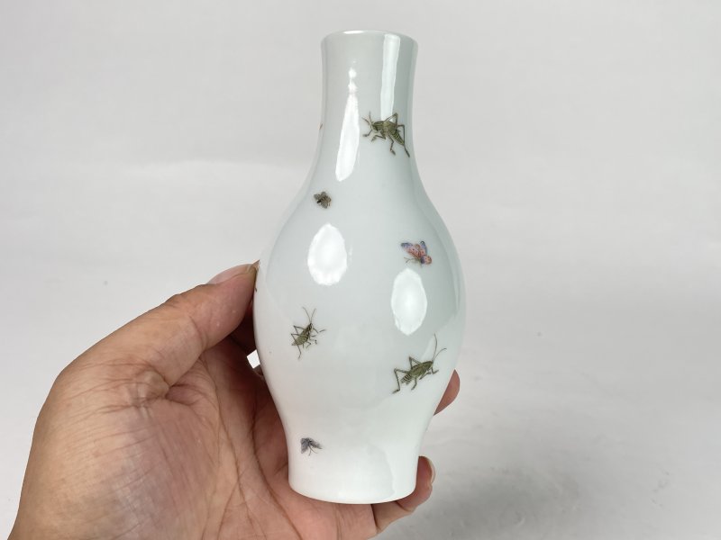 民国 粉彩飞黄腾达图橄榄瓶 - 图3
