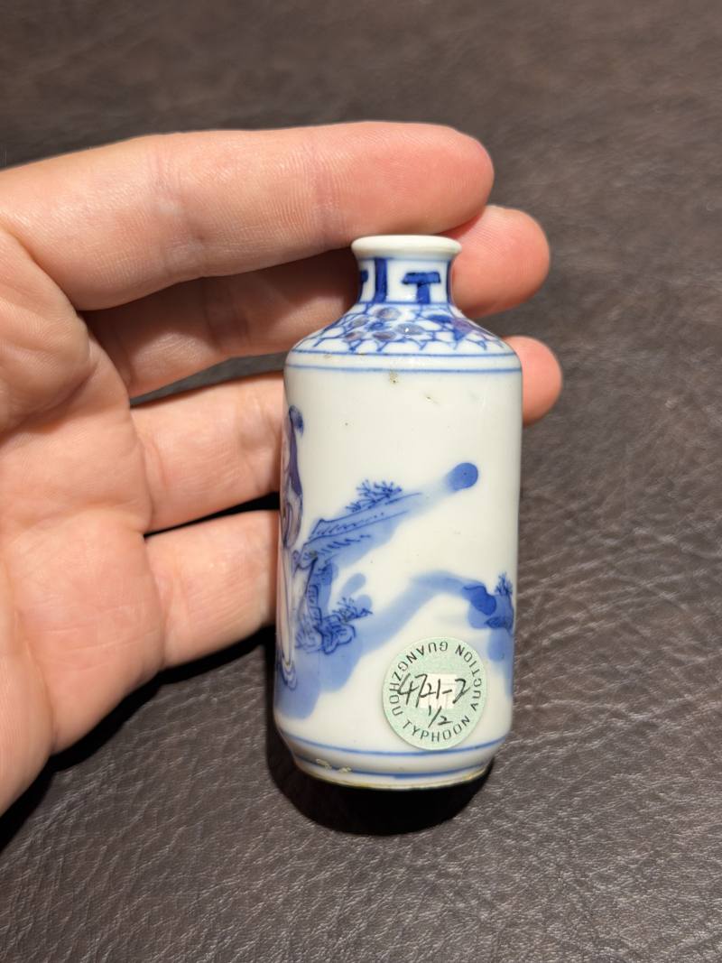 清 青花釉里红人物图鼻烟壶一对 - 图7