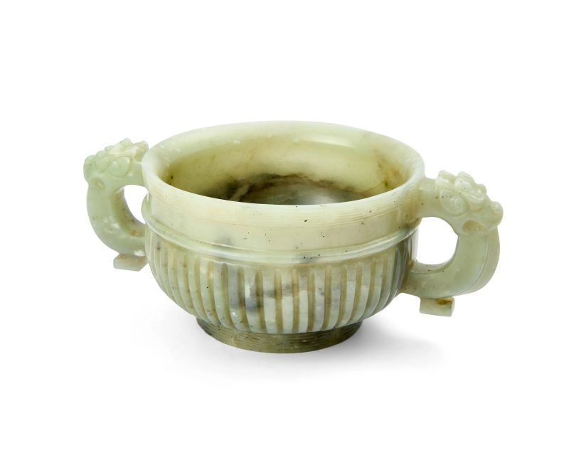 清十九世紀 青灰玉雕香爐，「王」款 | A large Chinese celadon and grey jade incense burner, gui - 图1