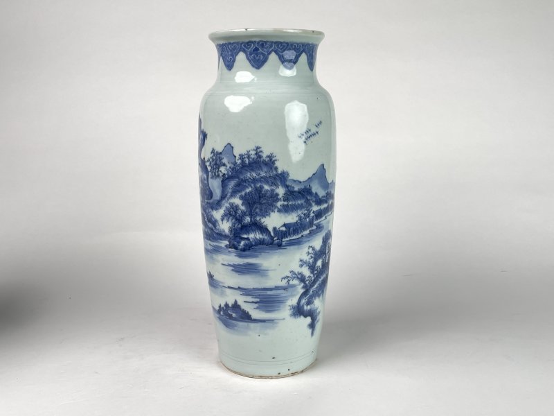 明末清初 青花披麻皴山水纹筒瓶 - 图2