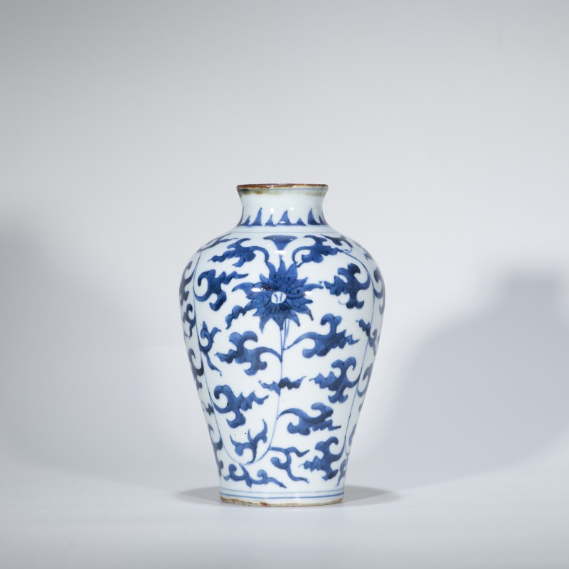清康熙 青花缠枝莲纹梅瓶 - 图1