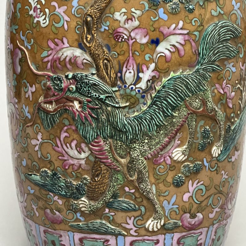 清中期 酱釉粉彩堆塑龙纹梅花耳罗汉瓶 - 图4