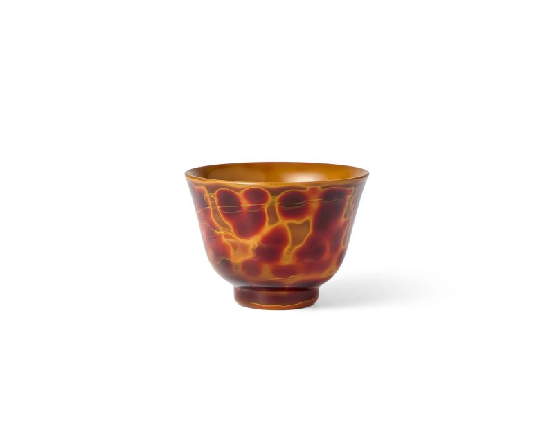 清乾隆 仿雄黃料小酒杯 | A small Chinese imitation realgar glass wine cup - 图1