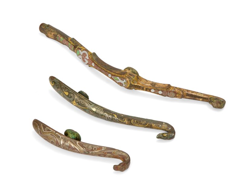 東周，戰國 銅錯金錯銀帶鉤三件 | Three Chinese gold, silver and copper-inlaid bronze belt hooks