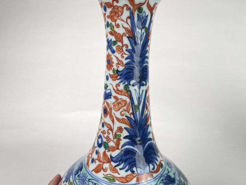 明崇祯 青花加彩长颈瓶 - 图6